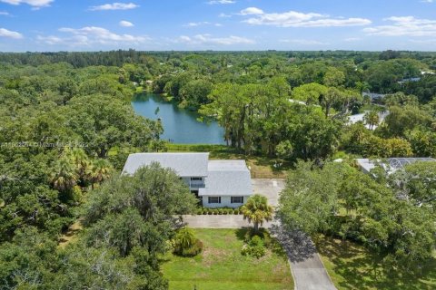 House in Vero Beach, Florida 4 bedrooms, 307.41 sq.m. № 1891040 - photo 3