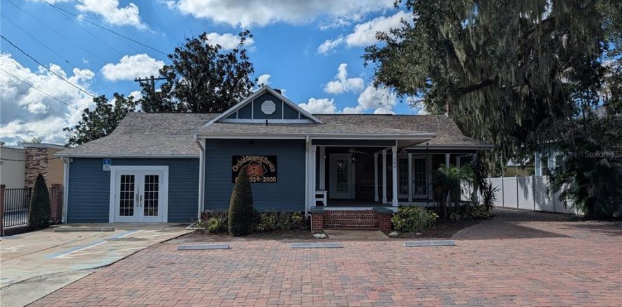 Commercial property in Mulberry, Florida 197.7 sq.m. № 2418782