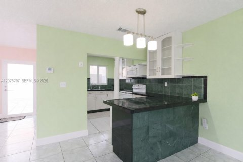 Casa en venta en Sweetwater, Florida, 3 dormitorios, 129.32 m2 № 2178206 - foto 2
