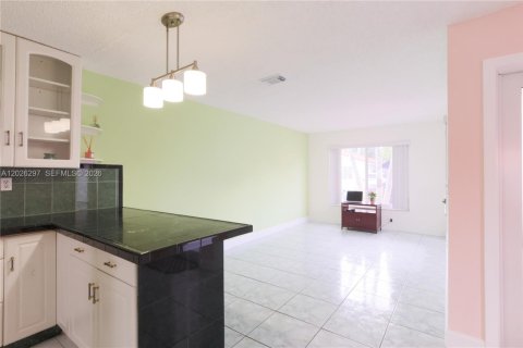 Casa en venta en Sweetwater, Florida, 3 dormitorios, 129.32 m2 № 2178206 - foto 5