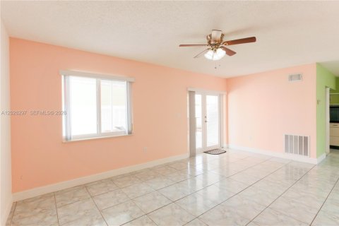 Casa en venta en Sweetwater, Florida, 3 dormitorios, 129.32 m2 № 2178206 - foto 8
