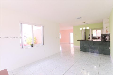 Casa en venta en Sweetwater, Florida, 3 dormitorios, 129.32 m2 № 2178206 - foto 7