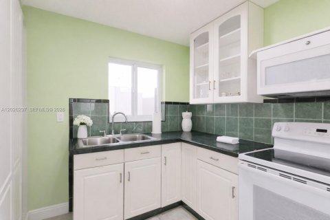 Casa en venta en Sweetwater, Florida, 3 dormitorios, 129.32 m2 № 2178206 - foto 4