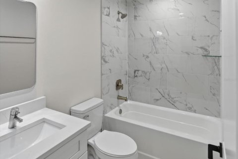 House in Port Charlotte, Florida 3 bedrooms, 117.99 sq.m. № 2329577 - photo 17