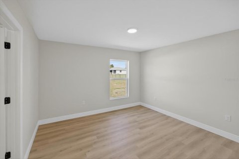 House in Port Charlotte, Florida 3 bedrooms, 117.99 sq.m. № 2329577 - photo 10
