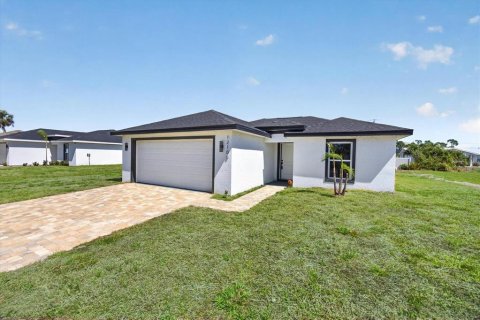 House in Port Charlotte, Florida 3 bedrooms, 117.99 sq.m. № 2329577 - photo 3