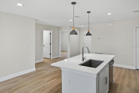 House in Port Charlotte, Florida 3 bedrooms, 117.99 sq.m. № 2329577 - photo 9