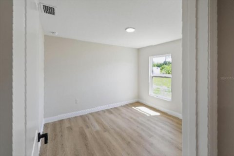House in Port Charlotte, Florida 3 bedrooms, 117.99 sq.m. № 2329577 - photo 19