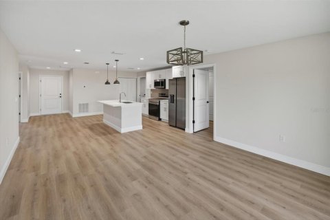 House in Port Charlotte, Florida 3 bedrooms, 117.99 sq.m. № 2329577 - photo 11