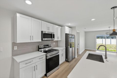 House in Port Charlotte, Florida 3 bedrooms, 117.99 sq.m. № 2329577 - photo 15