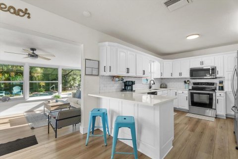 House in Bradenton, Florida 4 bedrooms, 176.61 sq.m. № 2396246 - photo 13