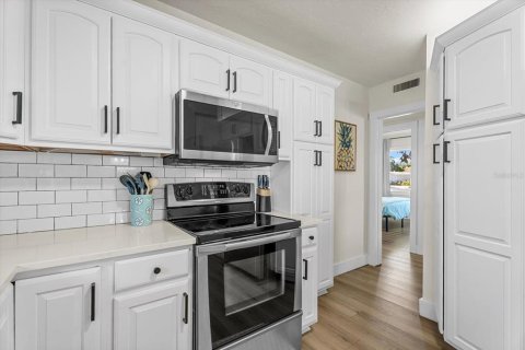 House in Bradenton, Florida 4 bedrooms, 176.61 sq.m. № 2396246 - photo 15