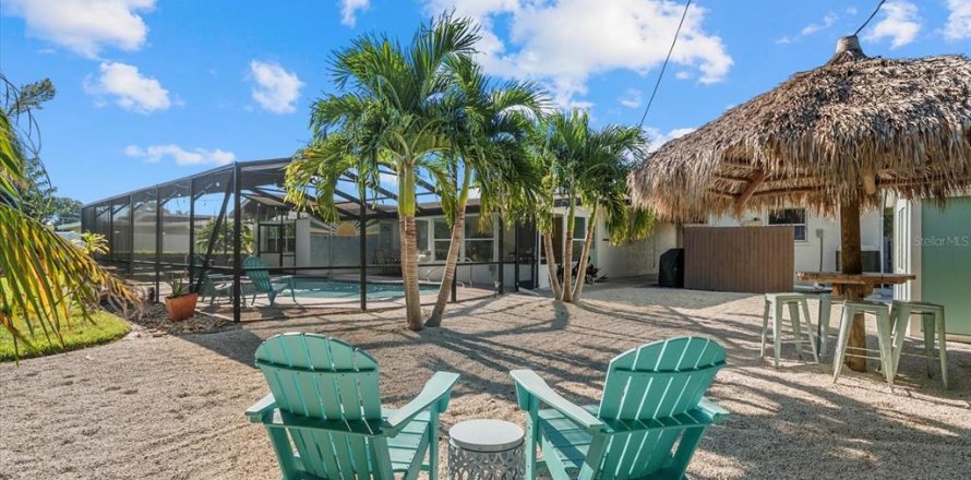 House in Bradenton, Florida 4 bedrooms, 176.61 sq.m. № 2396246