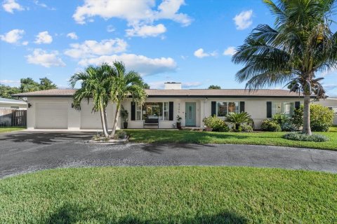House in Bradenton, Florida 4 bedrooms, 176.61 sq.m. № 2396246 - photo 2
