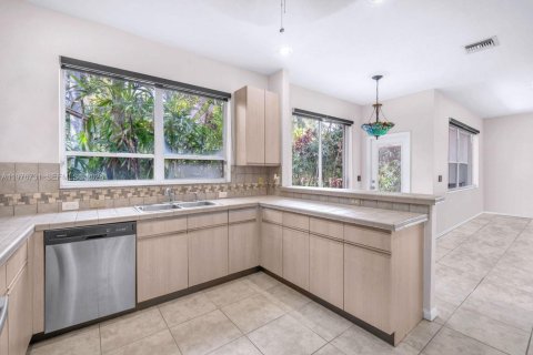 Купить виллу или дом в Купер-Сити, Флорида 4 спальни, 248.05м2, № 2043441 - фото 12