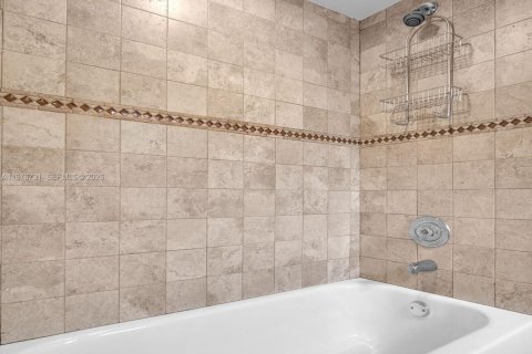 Купить виллу или дом в Купер-Сити, Флорида 4 спальни, 248.05м2, № 2043441 - фото 30