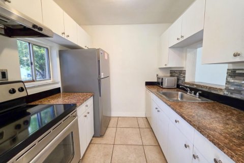 Купить кондоминиум в Лодерхилл, Флорида 4 комнаты, 73.95м2, № 2083069 - фото 2