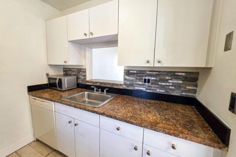 Купить кондоминиум в Лодерхилл, Флорида 4 комнаты, 73.95м2, № 2083069 - фото 4