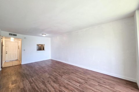 Купить кондоминиум в Лодерхилл, Флорида 4 комнаты, 73.95м2, № 2083069 - фото 9