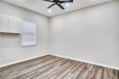 Villa ou maison à vendre à Apopka, Floride: 3 chambres, 216.83 m2 № 2419230 - photo 4