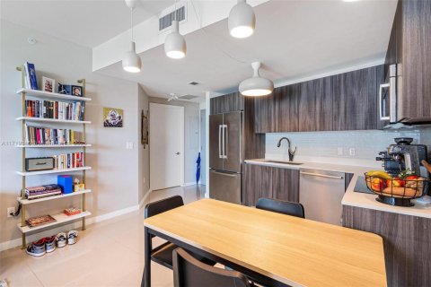 Condo in Miami, Florida, 2 bedrooms  № 2079522 - photo 5