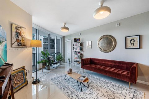 Condo in Miami, Florida, 2 bedrooms  № 2079522 - photo 3