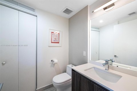 Condo in Miami, Florida, 2 bedrooms  № 2079522 - photo 16