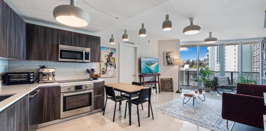 Condo in Miami, Florida, 2 bedrooms  № 2079522