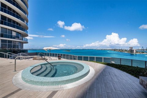 Condo in Miami, Florida, 2 bedrooms  № 2079522 - photo 22