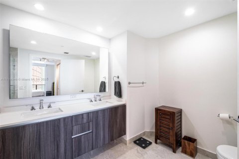 Condo in Miami, Florida, 2 bedrooms  № 2079522 - photo 8