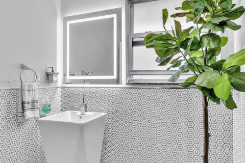 Купить виллу или дом в Холливуд, Флорида 4 спальни, 378.86м2, № 1977499 - фото 28