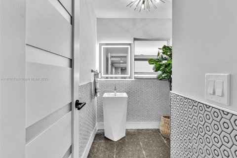 Купить виллу или дом в Холливуд, Флорида 4 спальни, 378.86м2, № 1977499 - фото 27