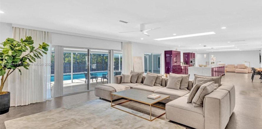 Дом в Холливуд, Флорида 4 спальни, 378.86м2 № 1977499