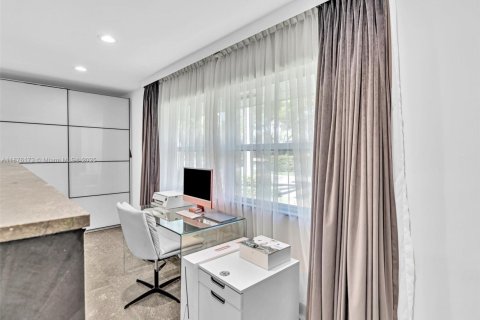 Купить виллу или дом в Холливуд, Флорида 4 спальни, 378.86м2, № 1977499 - фото 23