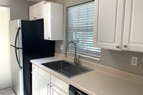 Villa ou maison à louer à Sarasota, Floride: 3 chambres, 119.38 m2 № 1825166 - photo 9