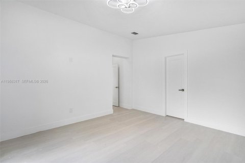 Villa ou maison à vendre à Miami, Floride: 3 chambres, 146.41 m2 № 2011955 - photo 19