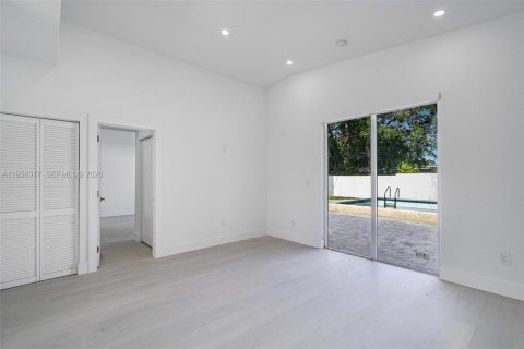 Villa ou maison à vendre à Miami, Floride: 3 chambres, 146.41 m2 № 2011955 - photo 16