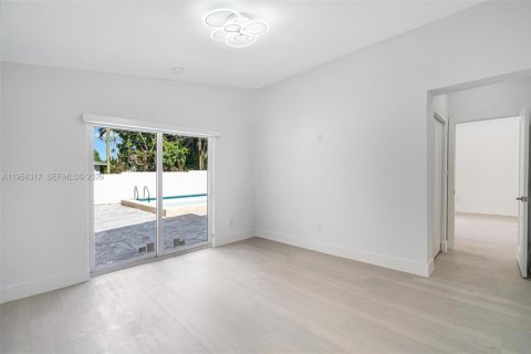 Villa ou maison à vendre à Miami, Floride: 3 chambres, 146.41 m2 № 2011955 - photo 18