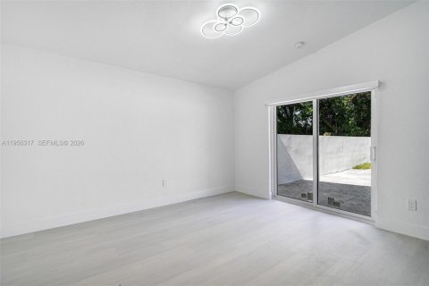 Villa ou maison à vendre à Miami, Floride: 3 chambres, 146.41 m2 № 2011955 - photo 17