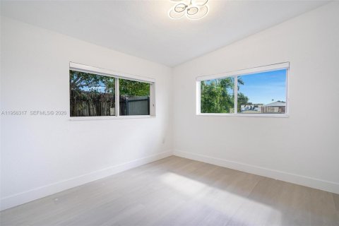 Villa ou maison à vendre à Miami, Floride: 3 chambres, 146.41 m2 № 2011955 - photo 23