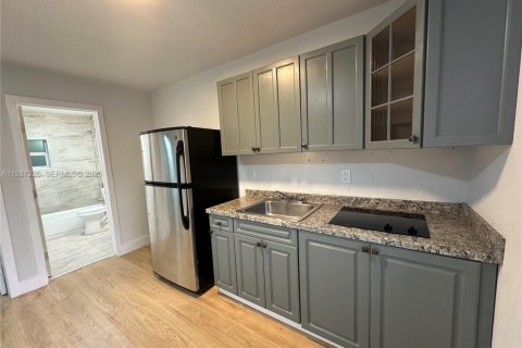 Снять в аренду виллу или дом в Майами, Флорида 1 спальня, 460.8м2, № 1986212 - фото 3