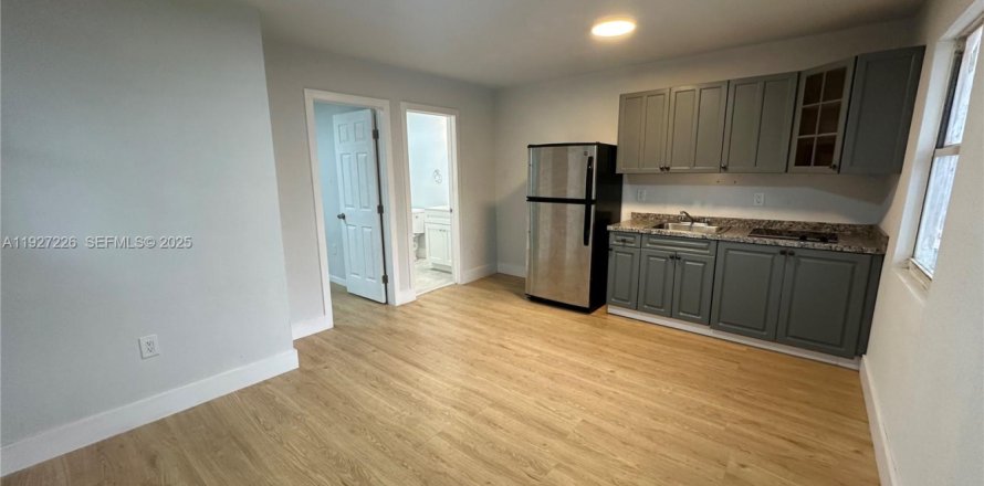 Дом в Майами, Флорида 1 спальня, 460.8м2 № 1986212