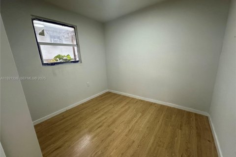 Снять в аренду виллу или дом в Майами, Флорида 1 спальня, 460.8м2, № 1986212 - фото 5