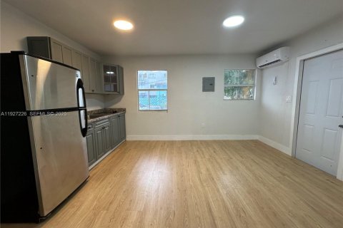 Снять в аренду виллу или дом в Майами, Флорида 1 спальня, 460.8м2, № 1986212 - фото 2