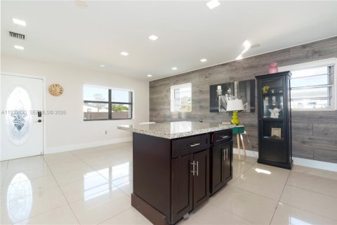 Villa ou maison à vendre à Miami Gardens, Floride: 3 chambres, 86.96 m2 № 1997423 - photo 3