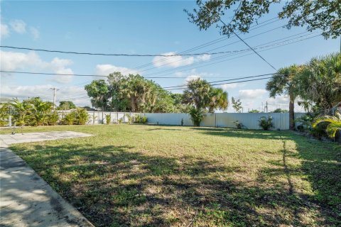 Villa ou maison à vendre à Miami Gardens, Floride: 3 chambres, 86.96 m2 № 1997423 - photo 14