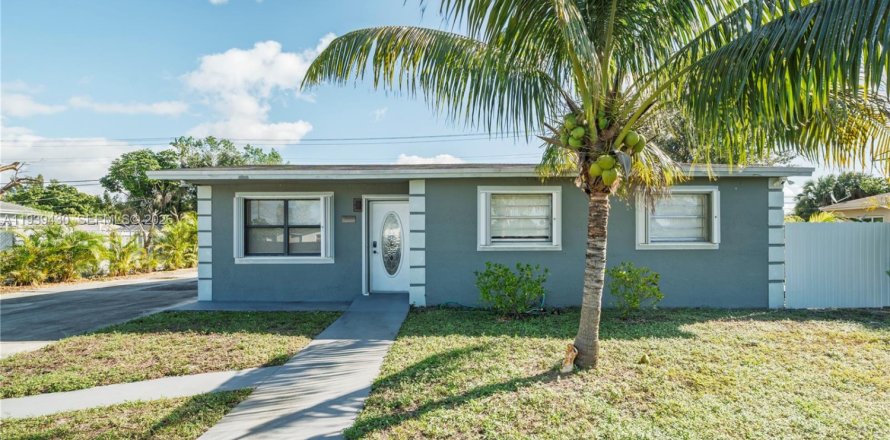 Villa ou maison à Miami Gardens, Floride 3 chambres, 86.96 m2 № 1997423