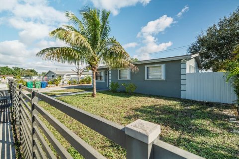 Villa ou maison à vendre à Miami Gardens, Floride: 3 chambres, 86.96 m2 № 1997423 - photo 19