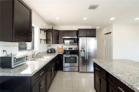 Villa ou maison à vendre à Miami Gardens, Floride: 3 chambres, 86.96 m2 № 1997423 - photo 5