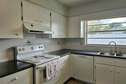 Купить виллу или дом в Брейдентон, Флорида 10 комнат, 164.99м2, № 1812601 - фото 22